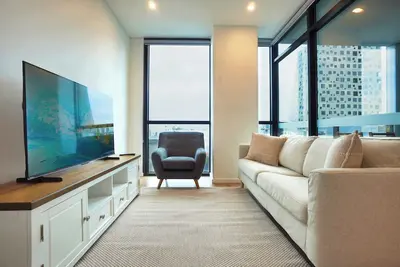 Image de Cosy Retreat - 2br Apt with Pool, Gym, Steam&Sauna