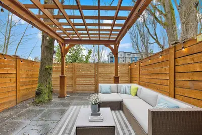 Image de Bright 3br Townhouse w/ Patio, A/C & Pet Friendly