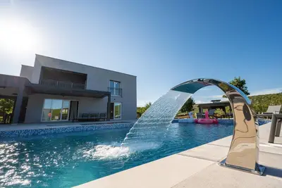 Image de Villa with private pool, jacuzzi and table tennis