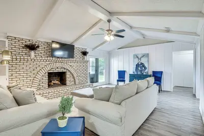 Image de 4 Mi to Texas Tech University: Home w/ Patio!