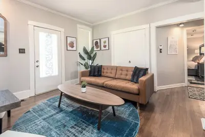 Image de 8 guests~Pool~Steam Room! ~Great Midtown Memphis Location