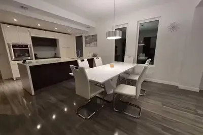 Image de Luxury 4 Bedroom Home