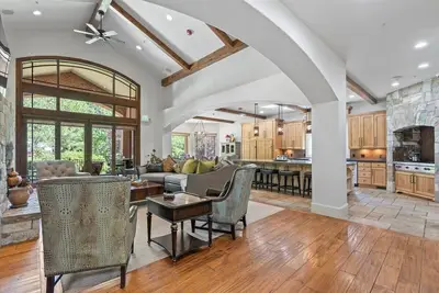 Image de Spacious estate, 12000 square feet on a full acre in East Sandy