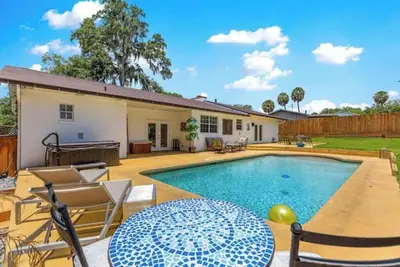 Image de Backyard Oasis w/ pool & hot tub