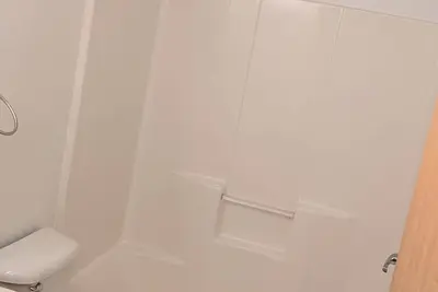 Image de Charming, Modern, Clean Furnished 2-bdrm apt in Knapp with Ac, Wifi & Laundry