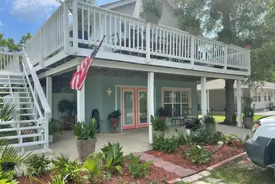 Image de The Baycation Beach House, 10 min. Walk to Waveland Pier. 2 blocks to Coleman Ave