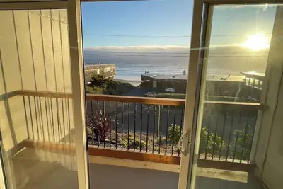 Image de Studio w/ King Bed, Ocean Views, Pet Friendly!