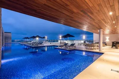 Stunning Rooftop Views - Steps from the Sand & 5th Avenue