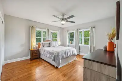 Image de 3-bedroom house in charming Gainesville with Ac