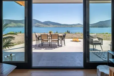 Image de Cozy, Tranquil, & Stunning Lake View Home with Hot Tub, Sauna, and Outdoor Fun!