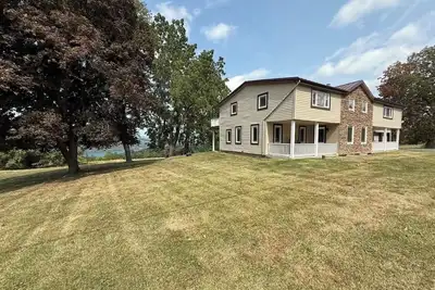 Image de Fabulous 6-bedroom house with gorgeous Keuka Lake views in charming Hammondsport
