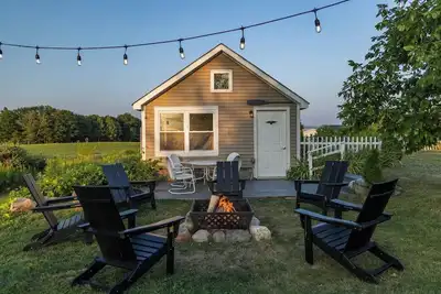 Image de Farmhouse with Vineyard Views, Fire Pit, Game Room