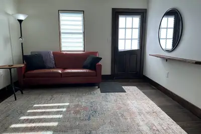 Image de Modern stone cottage just one minute from I-40 exit 321 in Muldrow, Oklahoma.