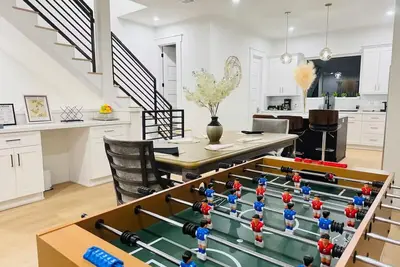 Image de 3Bdr • 6Beds • Elegant Home • Rooftop Lounge • Skyline View