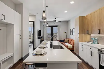 Image de Luxury King Bed+Pool+Gym+DowntownATX+Domain+Q2Stadium