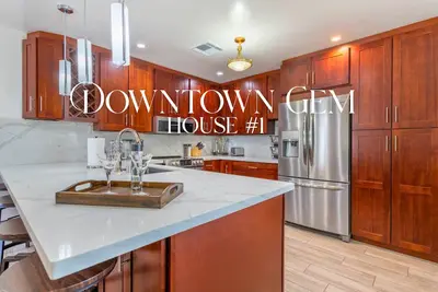 Image de Two Tempe Homes w/ Yards Near Asu & Mill Ave