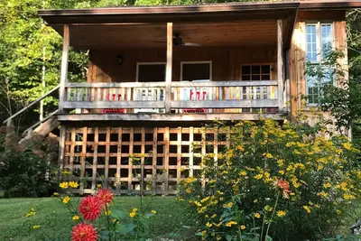 Image de Porch & Pines Cottage with a View