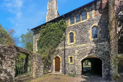 Image de 4 chambres à coucher à Canterbury
