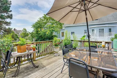 Image de 5 Mi to Salem! Lynn Apt By the Sea w/ Hot Tub