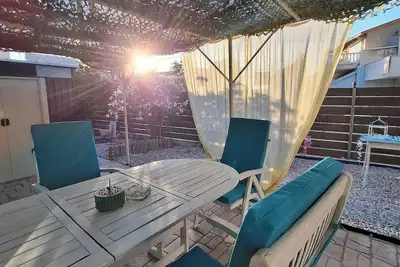 Image de Under the old olive tree - a place we call home