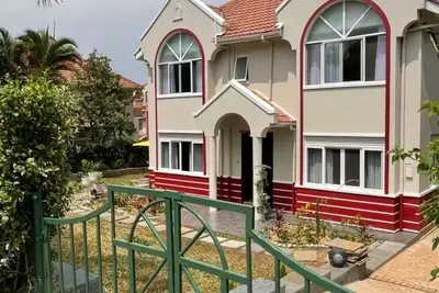 Image de Luxury villa with a king-size bed in Butabika