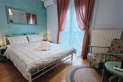 Image de GaLaZiO - 2 Br apartment!