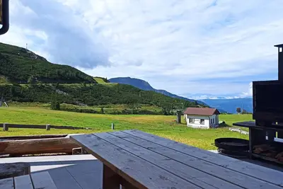 Image de Appartement 'Erdgeschoss' avec vue sur la montagne, terrasse commune et Wlan