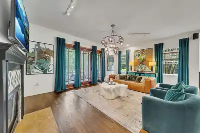 Image de Modern eclectic 4br, 3ba home in the heart of Inman Park.