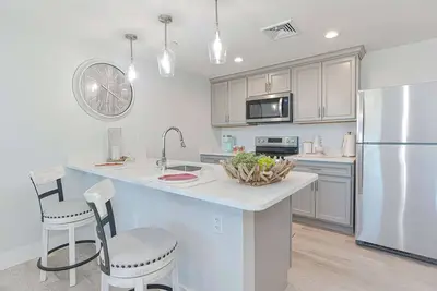 Image de Premier Ocean View Corner Condo (800sf)