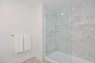 Image de Premier Ocean View Corner Condo (750s. F. )