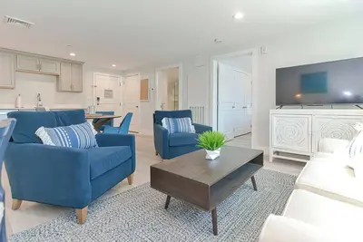 Image de Luxury One Bedroom Condo (625s. F. )