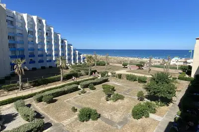 Image de T2 Front de Mer avec Parking, Accès Direct Plage, Capacité 4 pers