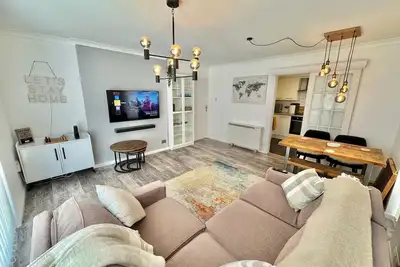 Image de Charming Two Bedroom Apartment Near Beach, Town and Meyrick Park - Free Parking