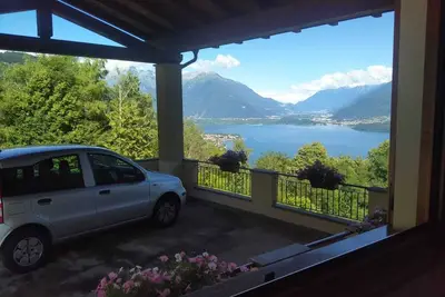 Image de Casa Vacanze 'Giuly' avec Vue sur le Lac, Terrasse Privée et Wi-Fi