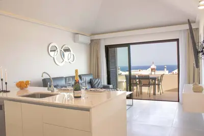 Image de Lagoverdesuites 19 2 bedroom 2 bathroom with Air-con and stunning sea views