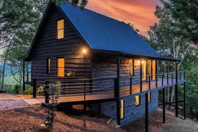 Image de Panoramic Views! Wrap around Deck, Hot Tub & Grill