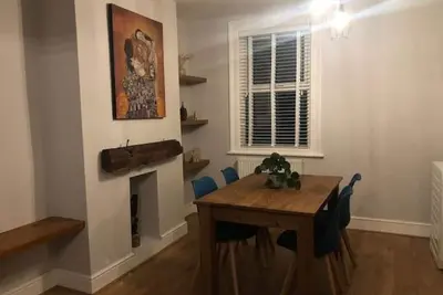 Image de Gloucester Rd 2 mins away - Fab, trendy house