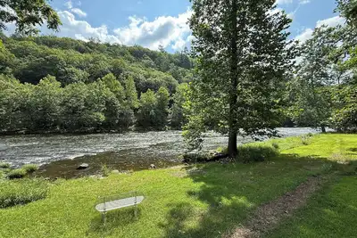 Image de Charming River Front camper Rv with Ac by Lackawaxen River