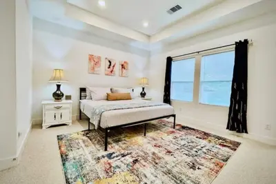 Image de Colorful Dining Experience in Cozy Getaway