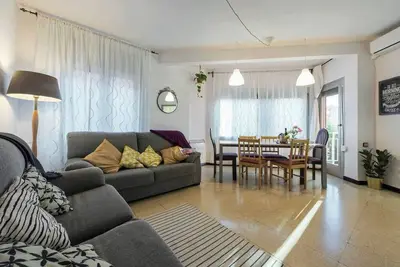 Image de 3 bedroom apartment, 15 minutes from Bcn city center, 8 min. walk from the beach