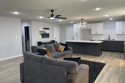 Image de Beautiful cozy 4 bedroom home