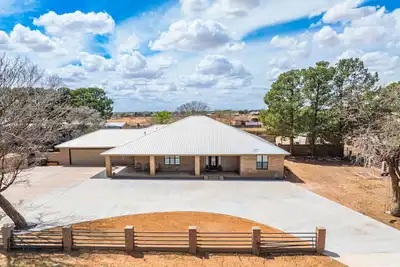 Image de Ranch Oasis on 3 Acres w/Pool, Outdoor Kitchen, Rv Parking, Sauna, Gym & More!