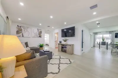 Image de 3 Mi to Hard Rock Stadium: Retreat w/ Private Yard