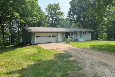 Image de 3-bedroom house located three miles from Sawyer Lake on the Michigamme River