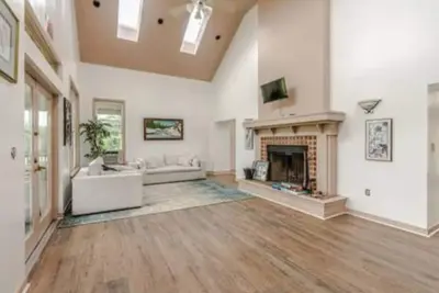 Image de Sprawling 9‑Br Mountaintop Oasis- BlueRidge Views