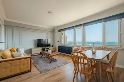 Image de Charming 2-bedroom apartment with stunning sea view and Ac in Istanbul