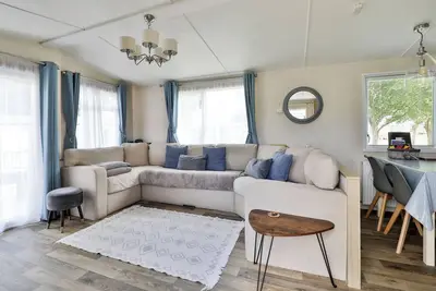 Image de Luxury 2 bedroom holiday home with sea views. Family friendly, walkable to town