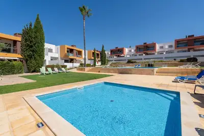 Image de Vitismar: Ground-Floor Apartment with Direct Pool Access in Albufeira