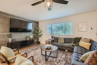 Image de 3 Bd & 2 Ba - Hot Tub, Game Room, Fire Pit, Fenced Yard - Denver & Boulder