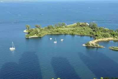 Image de Tranquil 2-bedroom condo with Ac in vibrant Toronto